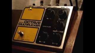 Video thumbnail for EHX Deluxe Octave Multiplexer by Francisco Acebal