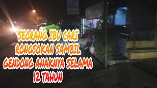 Download lagu TERHARU,..!!! PEMULUNG SAMBIL GENDONG ANAKNYA SELAMA 12 TAHUN mp3