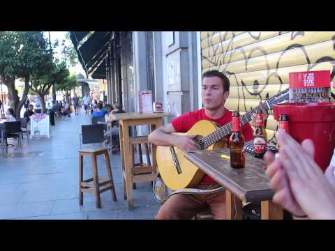 Dantuvi canta Lliure de 9SON a Sevilla
