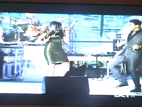 Melanie Fiona & Hal Linton perform I Heard It Through the Grapevine