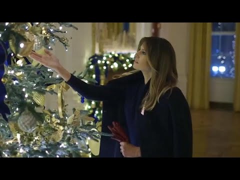 شاهد ميلانيا ترامب تكشف عن زينة الميلاد في البيت الأبيض …