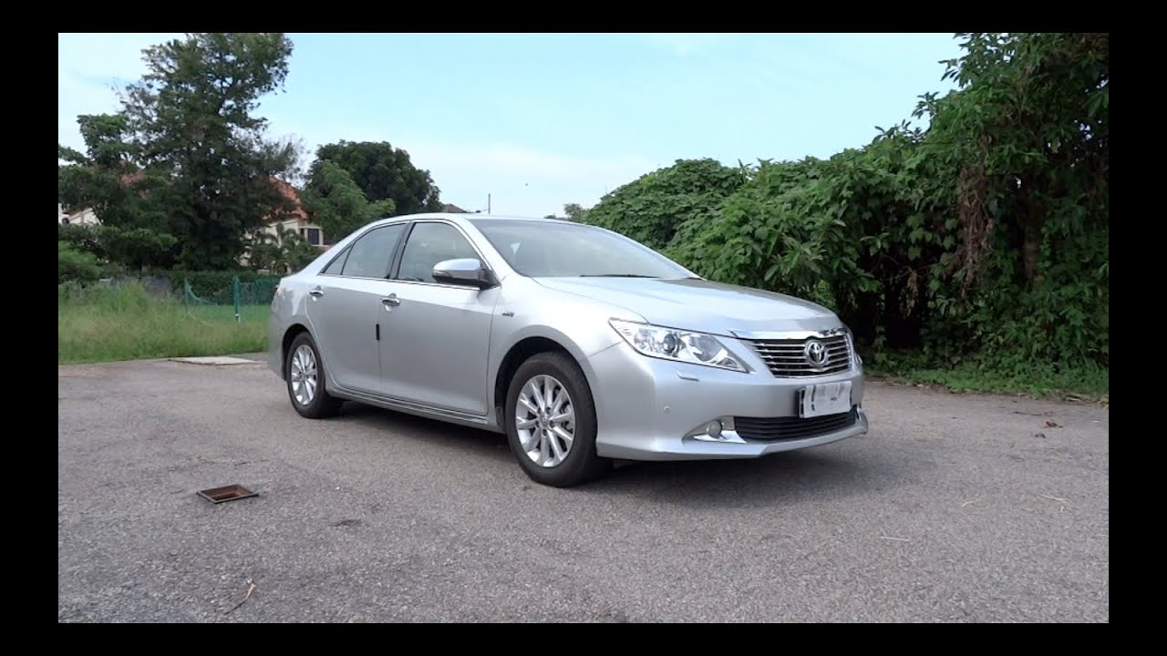 2014 Toyota Camry 2.0G Start-Up, Full Vehicle Tour and Test Drive