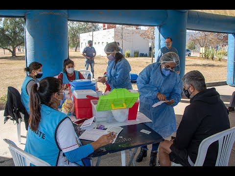 Autoridades de Salud Pública supervisaron la vacunación contra COVID-19 en el Parque Bicentenario