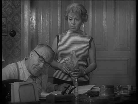 01.Misstrauen - Gertrud Stranitzki (Inge Meysel 1966)