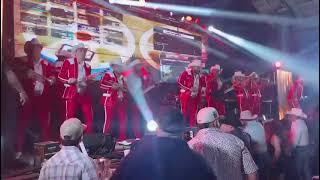 Quiera. Dios. Que. Esa. Mujer se. Valla. Laberinto en el rodeo Night club de Greeley co