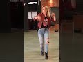 Fey enseñándonos sus pasos de Baile 💃❤️💃❤️💃