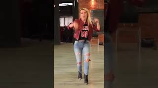 Fey enseñándonos sus pasos de Baile 💃❤️💃❤️💃