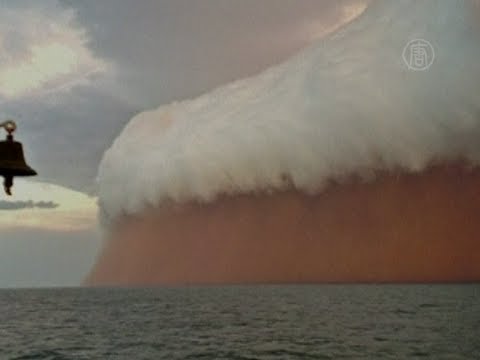 Красная песчаная буря накрыла побережье Австралии