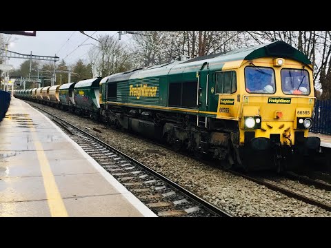 Freightliner 66565 Departs Reading West