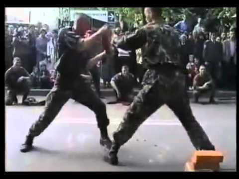 Żołnierz vs Cegły
