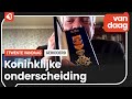 Nicolas Mansfield geridderd tot Officier in de Orde van Oranje-Nassau