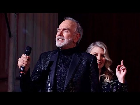 Neil Diamond: A Beautiful Noise Opening Night Curtain Call - “America” & “Sweet Caroline”