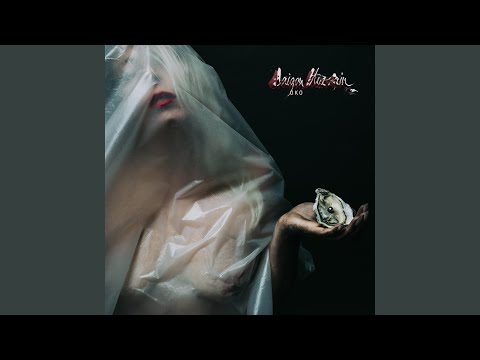 Seul au milieu des miroirs