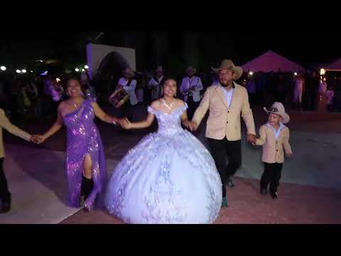 Otra presentación asii Con CONJUNTO MONARKA xv de Keyla. DR. ARROYO, N.L. FOTO ESTUDIO EL CENTENARIO