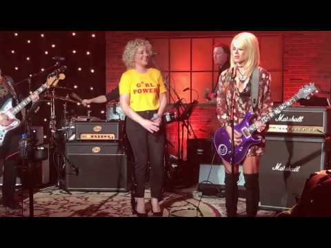 Melissa Etheridge, Orianthi, Lindsay Ell, Cam & Troi Irons "Johnny B Goode"
