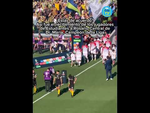 "Así fue el recibimiento de Estudiantes a Rosario Central de Di Maria, Campeón de la Liga." Barra: Los Guerreros &bull; Club: Rosario Central