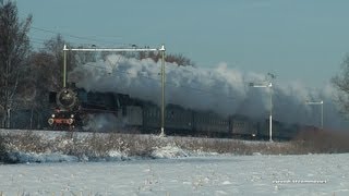 preview picture of video 'SSN stoomtrein door de sneeuw met enorme stoomwolken.'