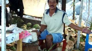 preview picture of video 'Vendedor de cocos en champerico - 2'