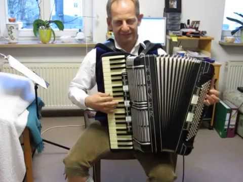 Dort wo unsere Heimat ist, schöner Walzer von Slavko Avsenik auf Hohner Morino VM mit Midi-Bass