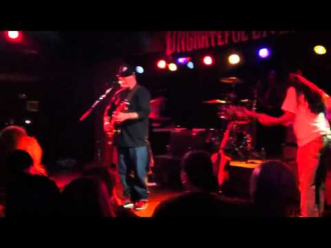 Everlast- I get by live at the Cubby Bear North