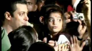Salman Khan does the Dabangg dance at Ganpati Visarjan