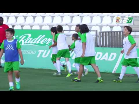 CCFTV: LOS JUGADORES DEL PRIMER EQUIPO CON LOS NIÑOS DE LA FUNDACIÓN