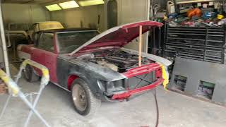 Mercedes R107 280 SL w lakierni