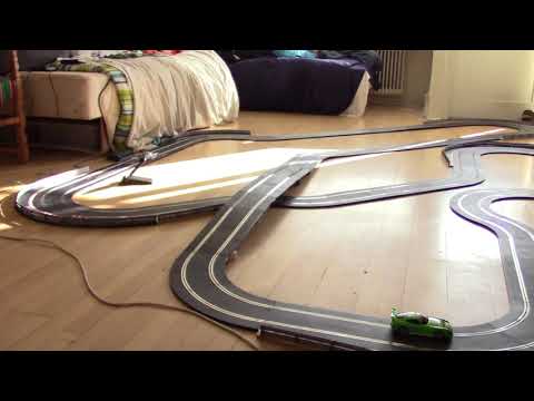 MongoTV_954 - Tester Ny Bil På Scalextric Racerbane Og Snakker Om Penge