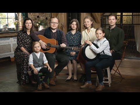 Angelo Kelly & Family - Country Roads