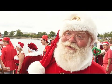 شاهد 150 "بابا نويل" يتحدون الطقس الحار