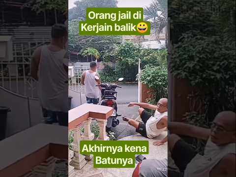 detik detik orang jail di kerjain balik sampe terjatuh