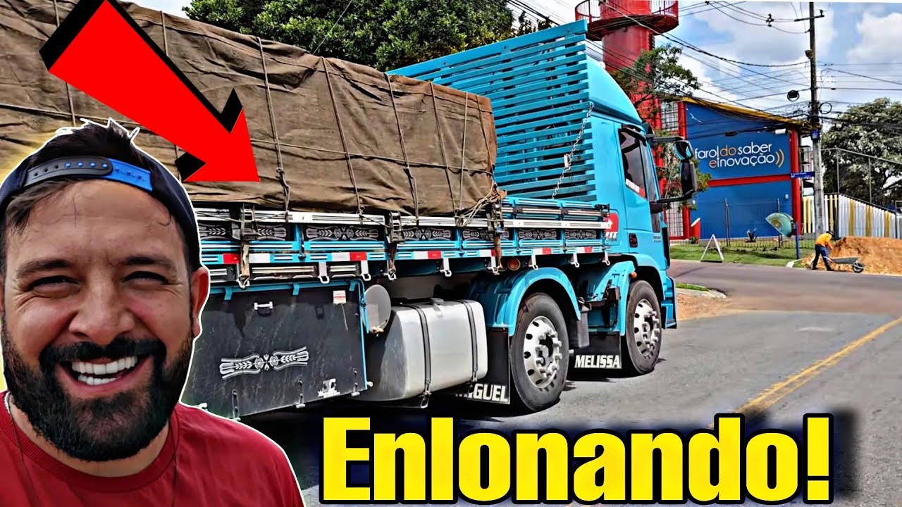 ENLONANDO O CAMINHÃO JUNTO COM O MOTORISTA , CONVERSANDO SOBRE CARGAS .