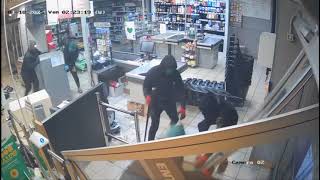 assalto-al-supermercato-di-contrada-la-banda-in-azione-ecco-il-video