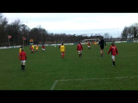 vannispen D2- Rijnvogels D6 schot Jaap op de lat