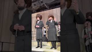 מוטי ויזל 🎤 זאנוויל ויינברגר 🎤 מקהלת מלכות 🎤 מקהלת הילדים חסידימלאך 🎤 בני לאופר ותזמורתו 🎹🎸🎻🎷🪈🎺🪉🥁🪇🎼🎶