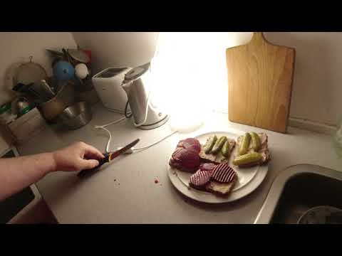 MongoTV_6821 - Min Aftensmad - Del 1 - 4 RUGBRØD Med BACON-LEVERPOSTEJ og SYLTET AUGURK og RØDBEDER