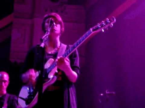 18/24 Tegan and Sara - Don't Rush + Johnny's Moment! @ Paradiso, Amsterdam 17/06/10.avi