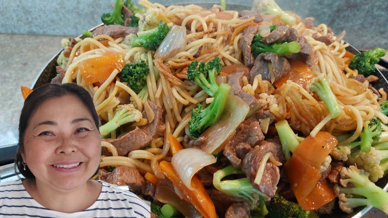 YAKISOBA SEM GLÚTEN COM MACARRÃO CROCANTE | pode ser com carne ou frango