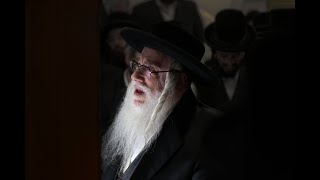 👑 האדמו''ר מצאנז מתפלל בבכיות על קבר רשב''י | Sanz Rabbi in Meron 👑