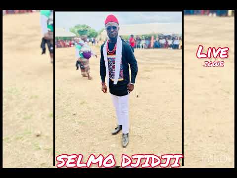 Selmo Djidjj son en live bon bon live posé aussi , la voix pure de notre Région le Igwe Agbalada .