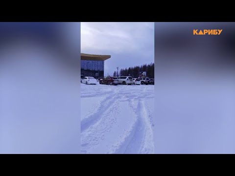 500 рублей за сугроб: парковка у аэропорта Магадан продолжает удивлять