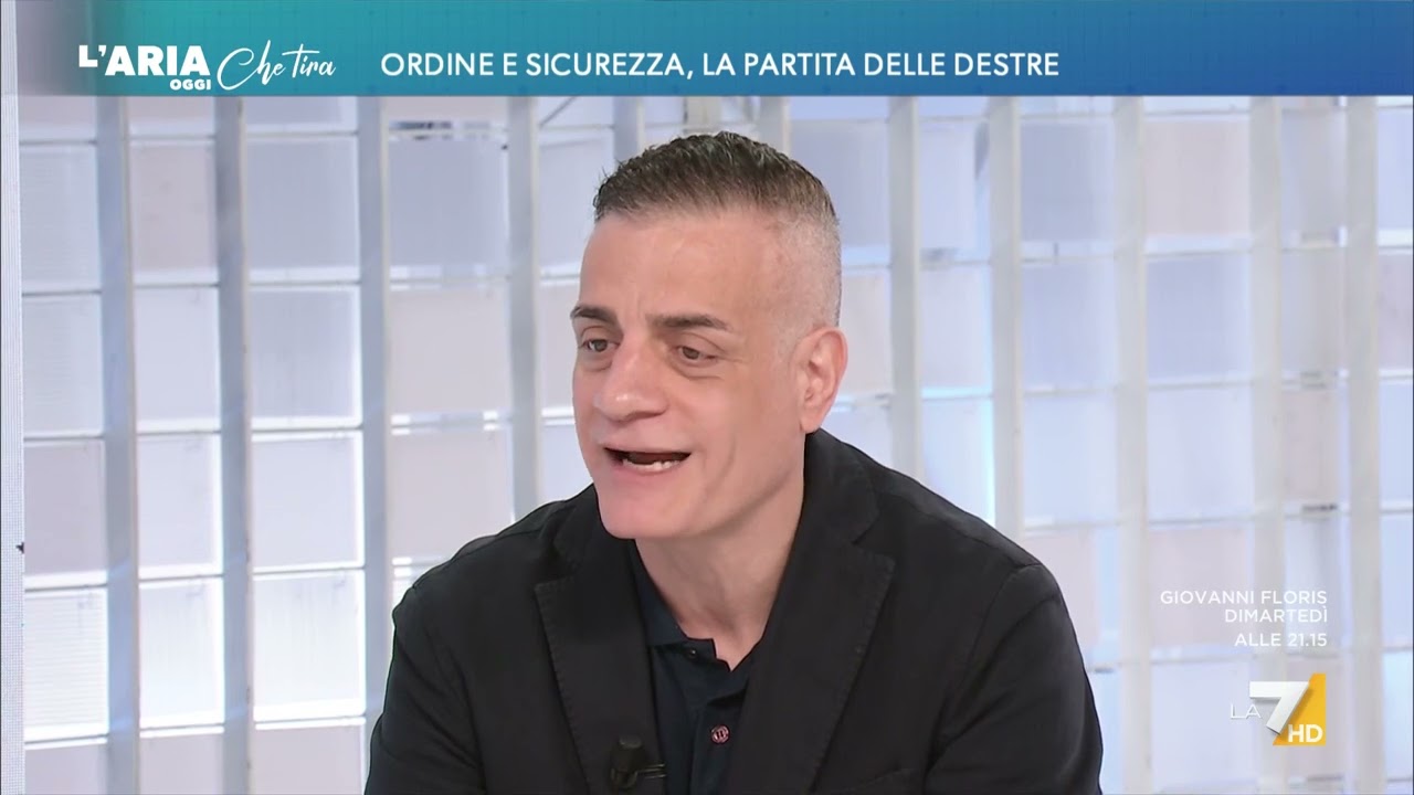 David Parenzo a Cicalone: "È a favore della legittima difesa?", "Io consiglio a tutti di ...