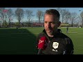 SV Urk van trainer Gert Jan Karsten wint en blijft in de race voor het kampioenschap