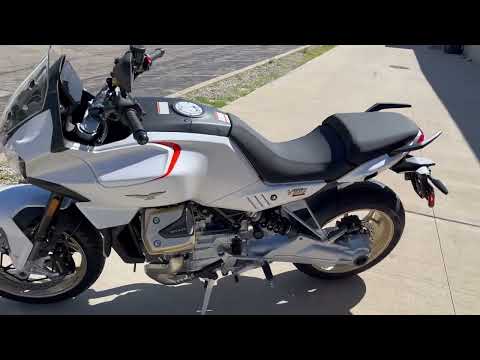 2023 Moto Guzzi V100 Mandello in Roselle, Illinois - Video 1