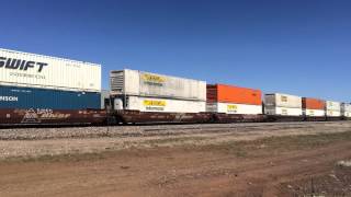 preview picture of video 'BNSF Intermodal Trains Through Chalender, AZ'