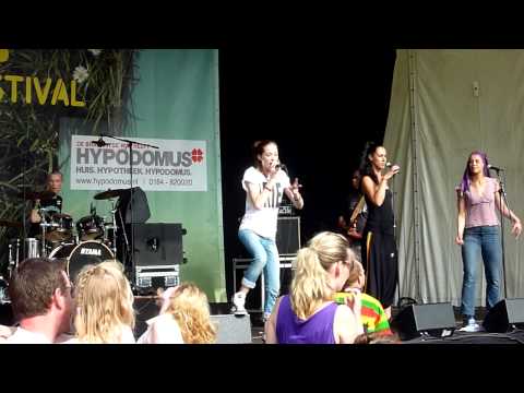 Leah Rosier And The Two Rootsband  09-05-2013 Bergen op Zoom GebouwT Outdoor Festival Pr3