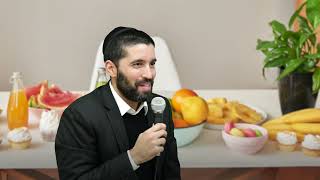 איך אדם צריך להתנהג בבית שלו 🏡 כדי להפוך אותו לגן עדן? 🌸 הרב שניר במסר מחזק לכל זוג ומשפחה - כתוביות (הרב שניר גואטה) - התמונה מוצגת ישירות מתוך אתר האינטרנט יוטיוב. זכויות היוצרים בתמונה שייכות ליוצרה. קישור קרדיט למקור התוכן נמצא בתוך דף הסרטון