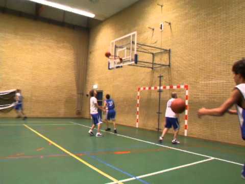 warming up Volharding u18-1  (first game)