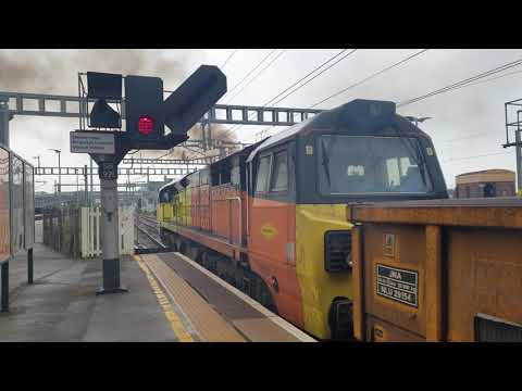 colas Rail Class 70805 Powering out of DIDCOT parkway with MEGA CLAG!!!!