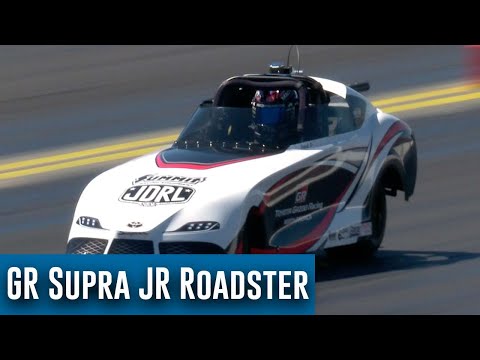 Antron Brown absolviert die ERSTE Fahrt im Toyota GR Supra Jr Roadster